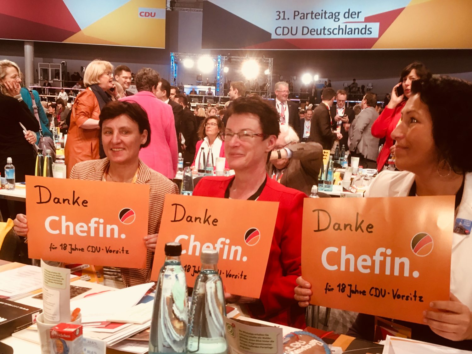 Abschied von Angela Merkel: Delegierte auf dem Bundesparteitag bedanken sich bei der Parteivorsitzenden.